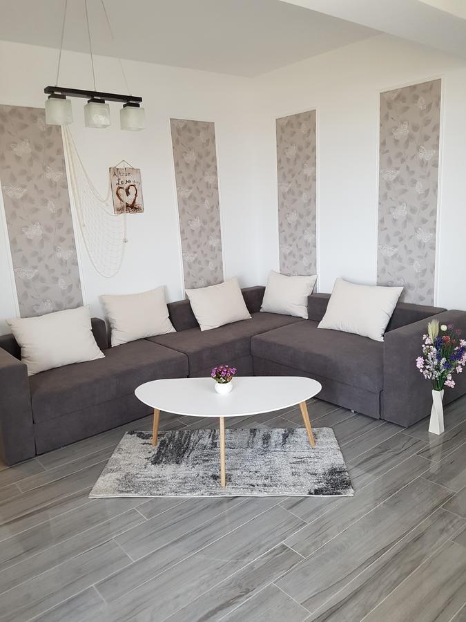 Frontal View By Twin Residence مامايا المظهر الخارجي الصورة